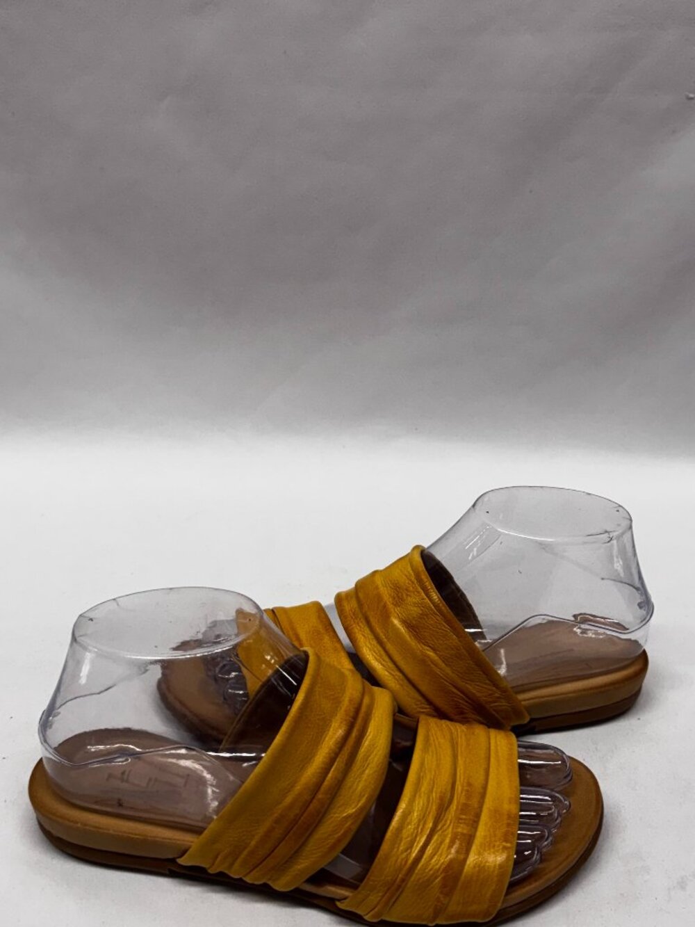 MIZ MOOZ BUTTERY RUCHED LEATHER SLIP-ON FLAT SANDALS SUNFLOWER 37EU / 7US T-246